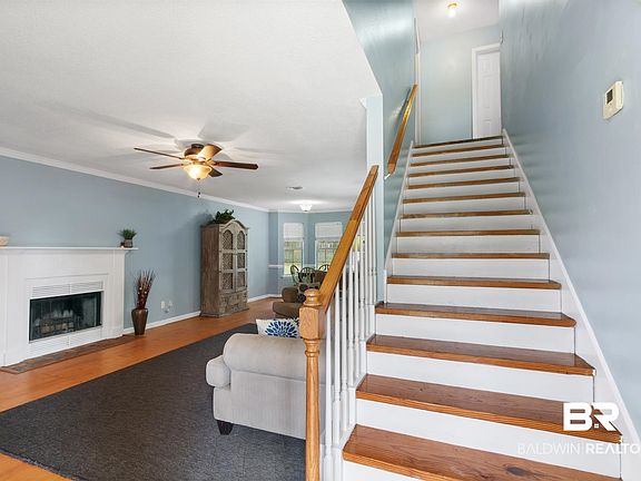 3rd image of 103 Hickory Ct