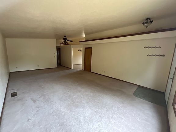 3rd image of 3169 SE Hathaway Dr