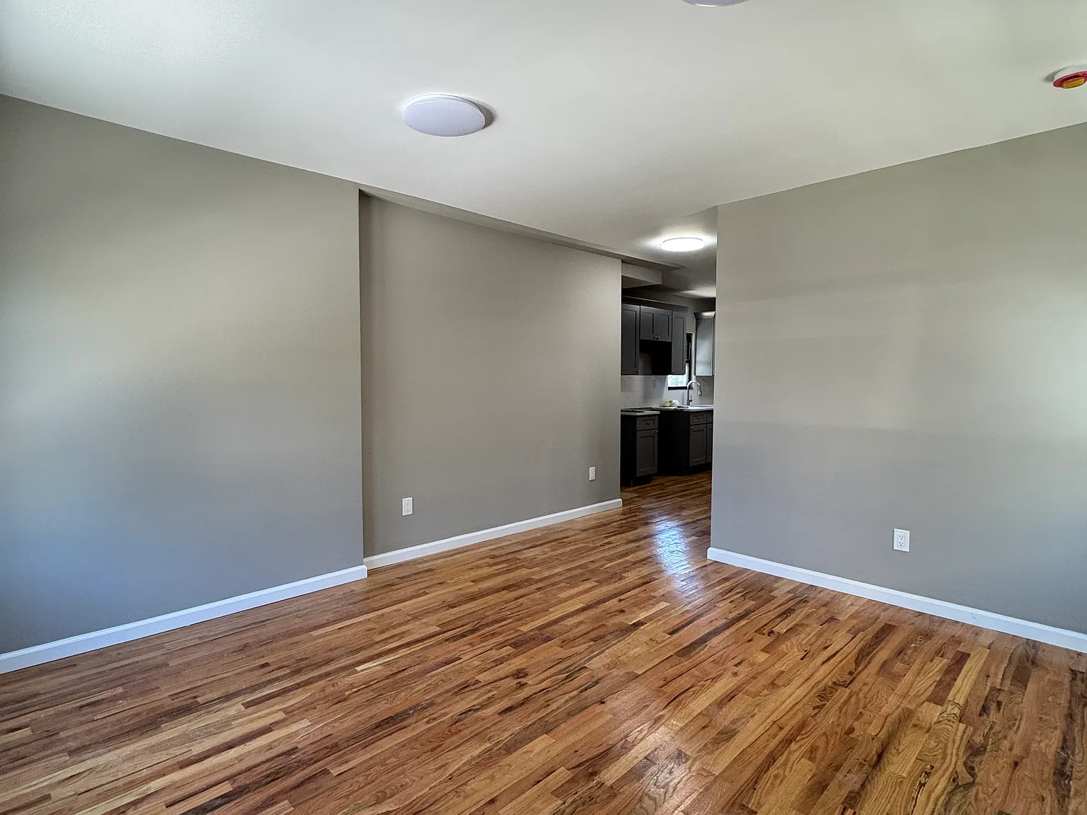 3 bed, $3,811 — Photo 2