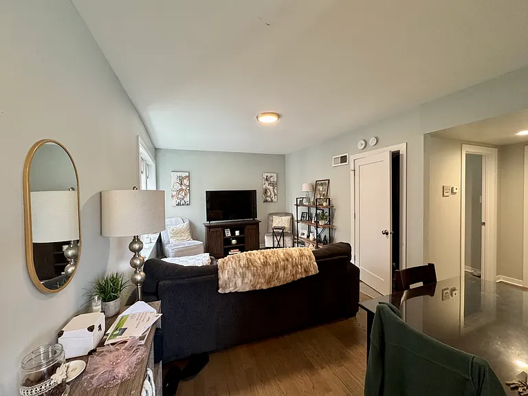 2022 W Division St #2B — Photo 6