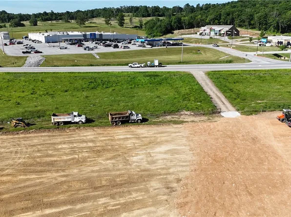 1 Highway 412, Huntsville, AR 72740