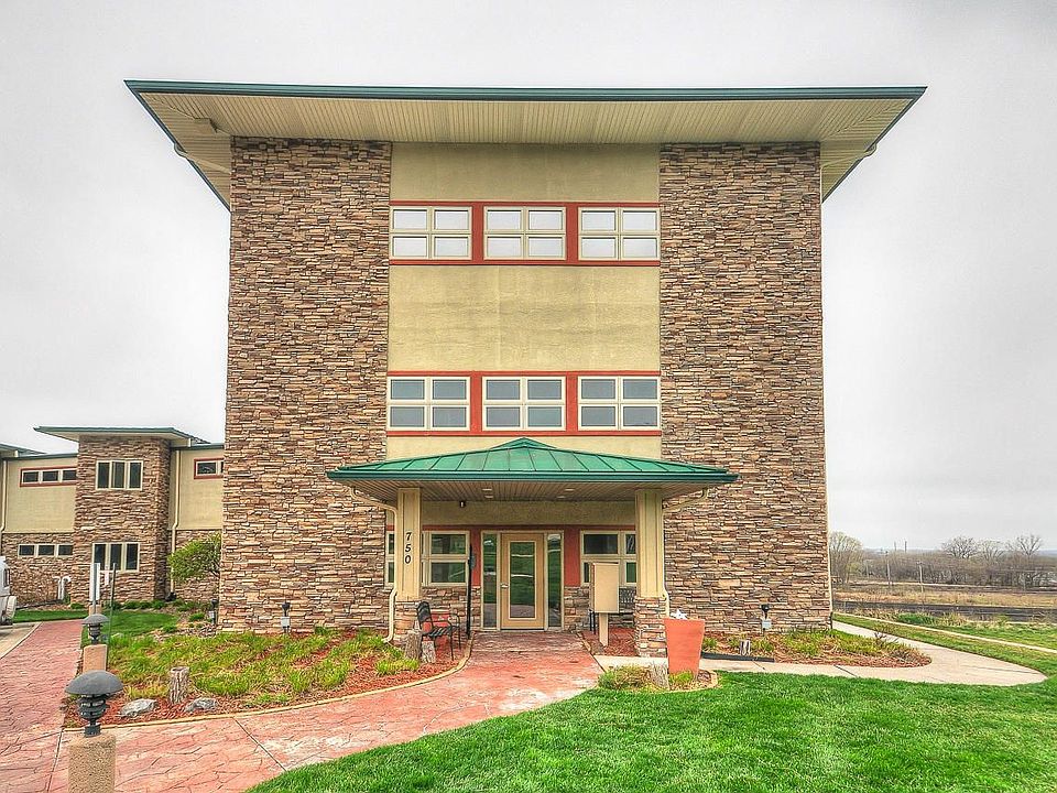 1st image of 750 Parkwild Dr #103
