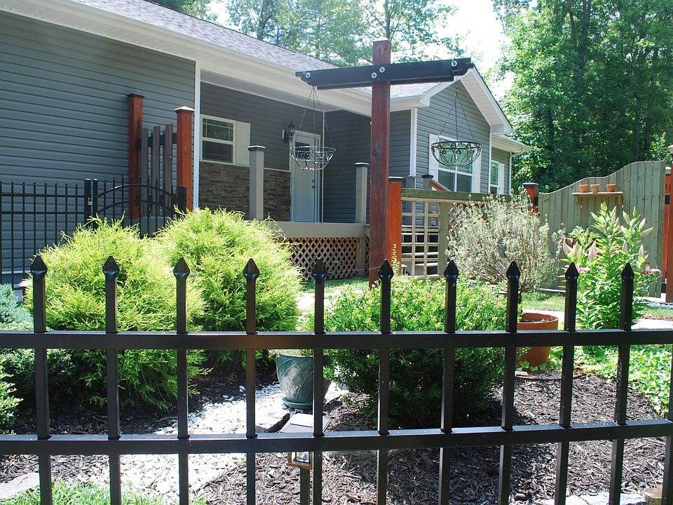 1st image of 608 E Reagan Ln