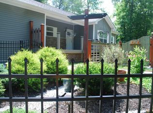 608 E Reagan Ln, Gatlinburg, TN 37738