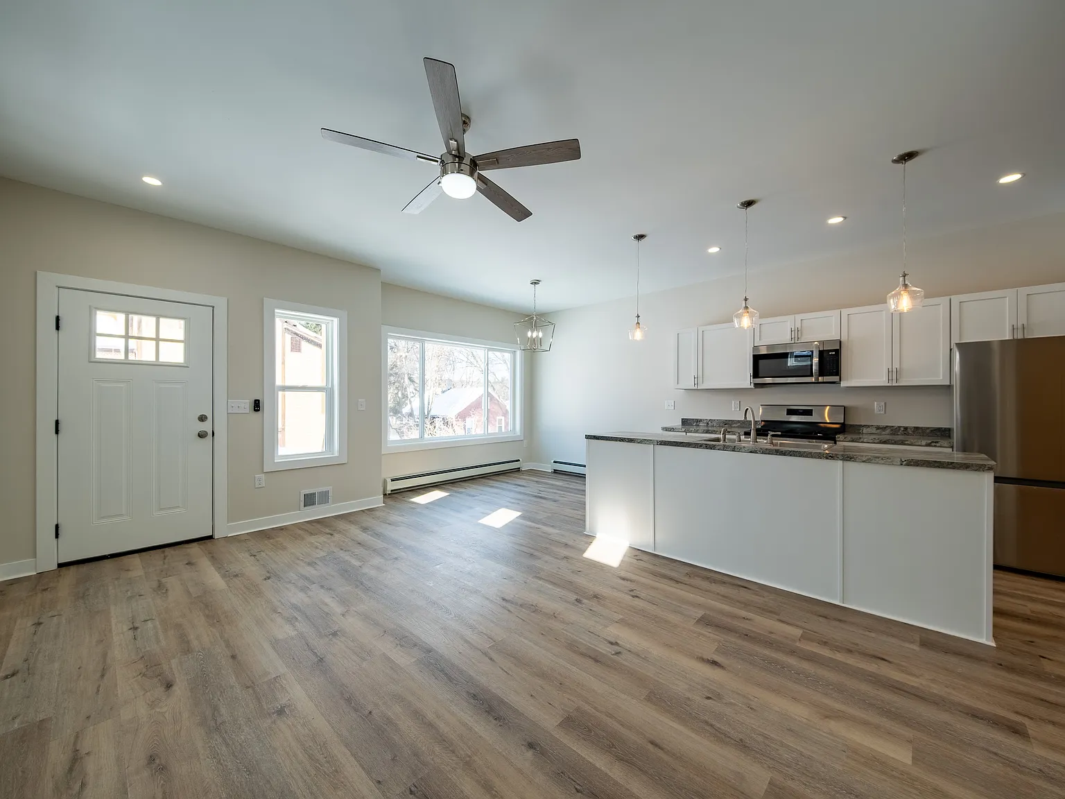3 bed, 1.5 bath, $1,995 — Photo 3
