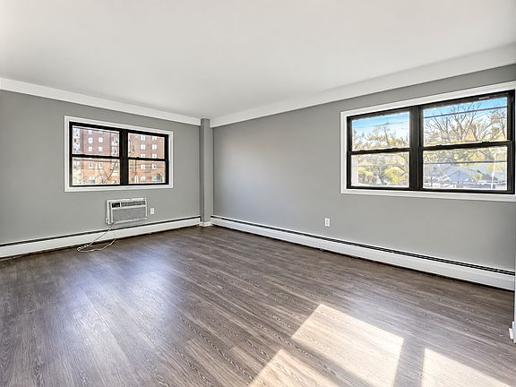 2nd image of 866 Lower Ferry Rd #206