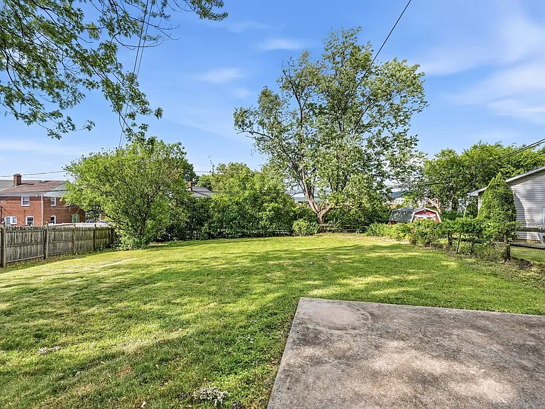 519 Vine St — Photo 23