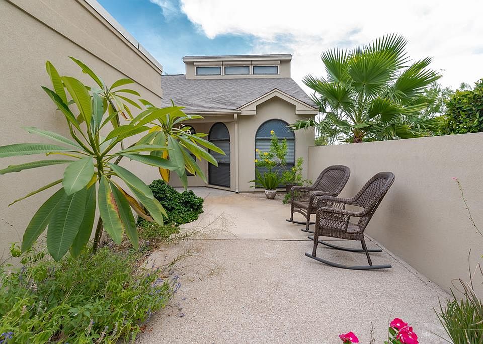 1st image of 102 Pebble Creek Dr