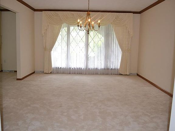 5th image of 5918 Oak Hill Ct