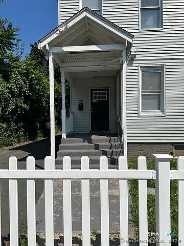 2 bed, 1.0 bath, 4002 sqft, $1,600 — Photo 1