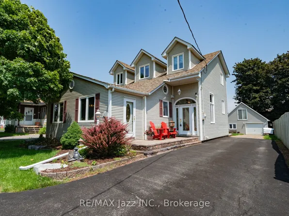 917 Byron St N, Whitby, ON L1N 4P2