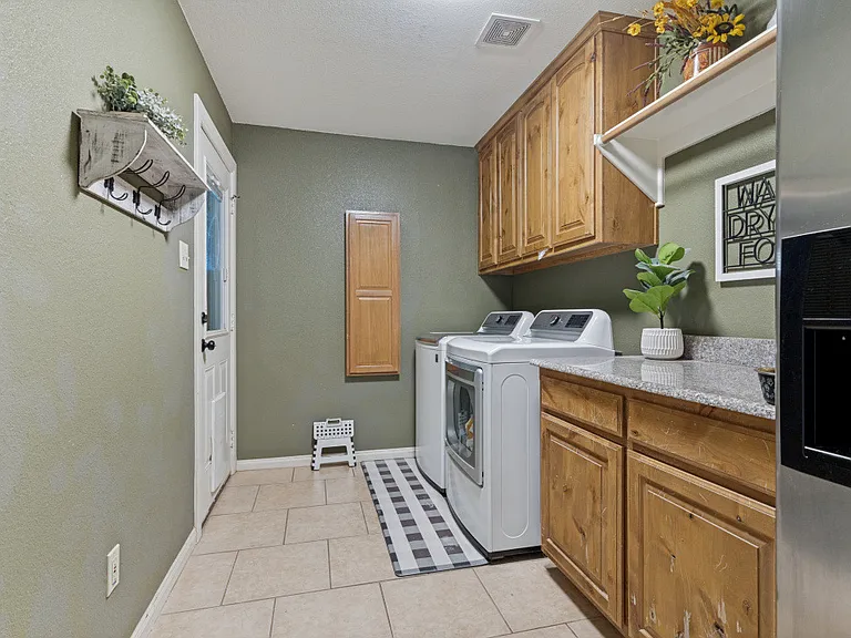 5584 Justine Pl — Photo 31