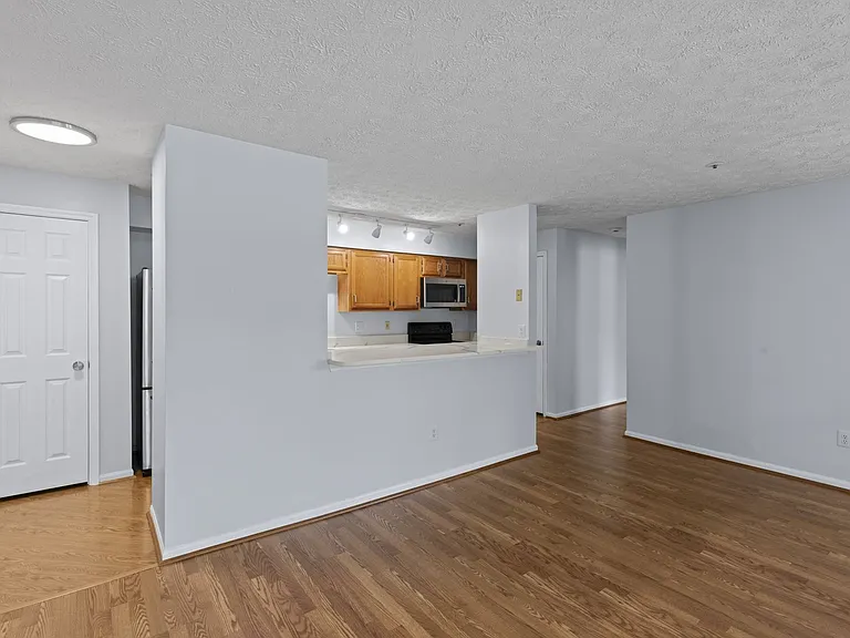 815 Deering Rd — Photo 13