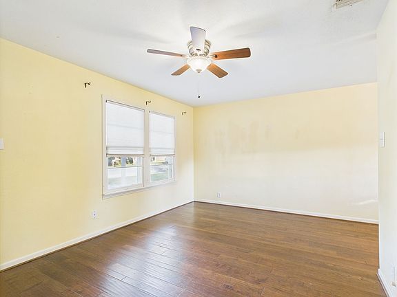 3rd image of 306 W Burbank St