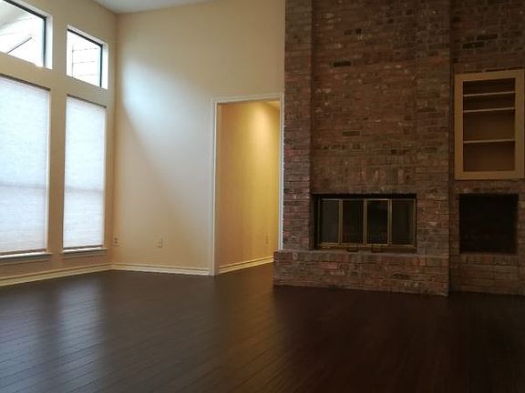 3rd image of 1211 Oriental Ave