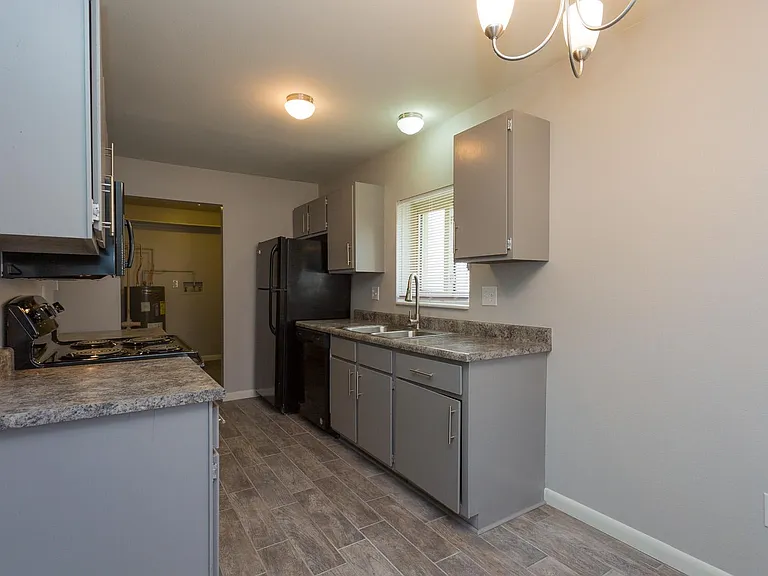 4135 Van Buren Ave — Photo 4