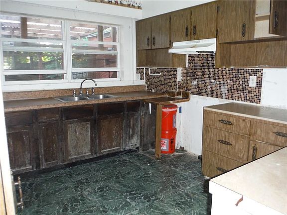 4th image of 1041 N Marion Ave