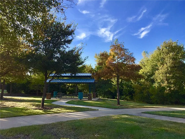 1207 Fox Trail Dr — Photo 24