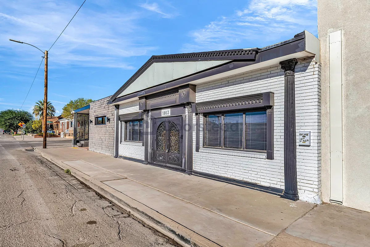 Building Photo - 1803 E Yandell Dr