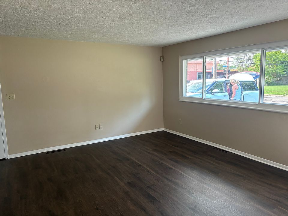 2nd image of 4069 Waterbury Dr