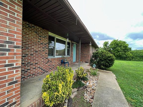 3rd image of 131 McClendon Dr