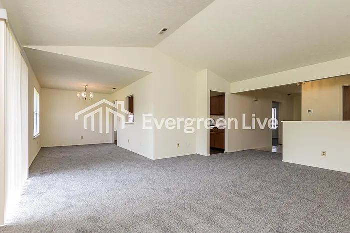 3 bed, 2.0 bath, 1842 sqft, $1,795 — Photo 3