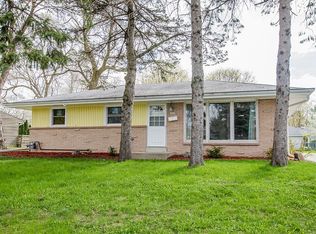 6041 Oakwood Ln, Greendale, WI 53129