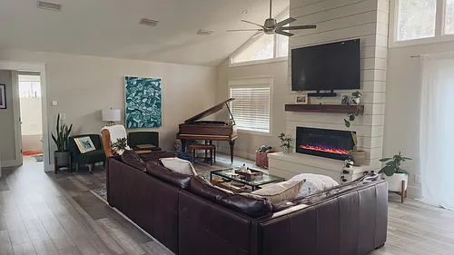 1114 Hamlet Ln E Photo 1