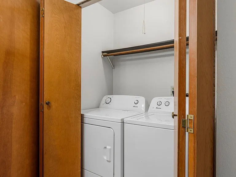 412 10th St #B202 — Photo 15