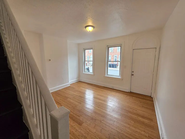 916 N Spruce St — Photo 3