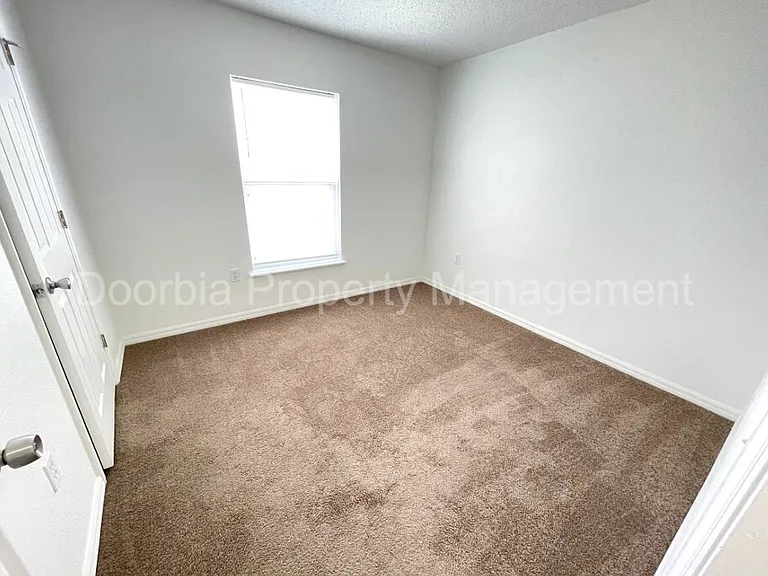 11098 Lord Taylor Dr — Photo 18