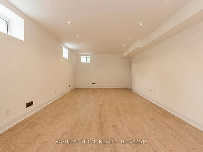 1627 Glenburnie Rd — Photo 12