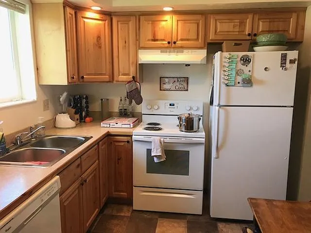 341 N 1020 E — Photo 4