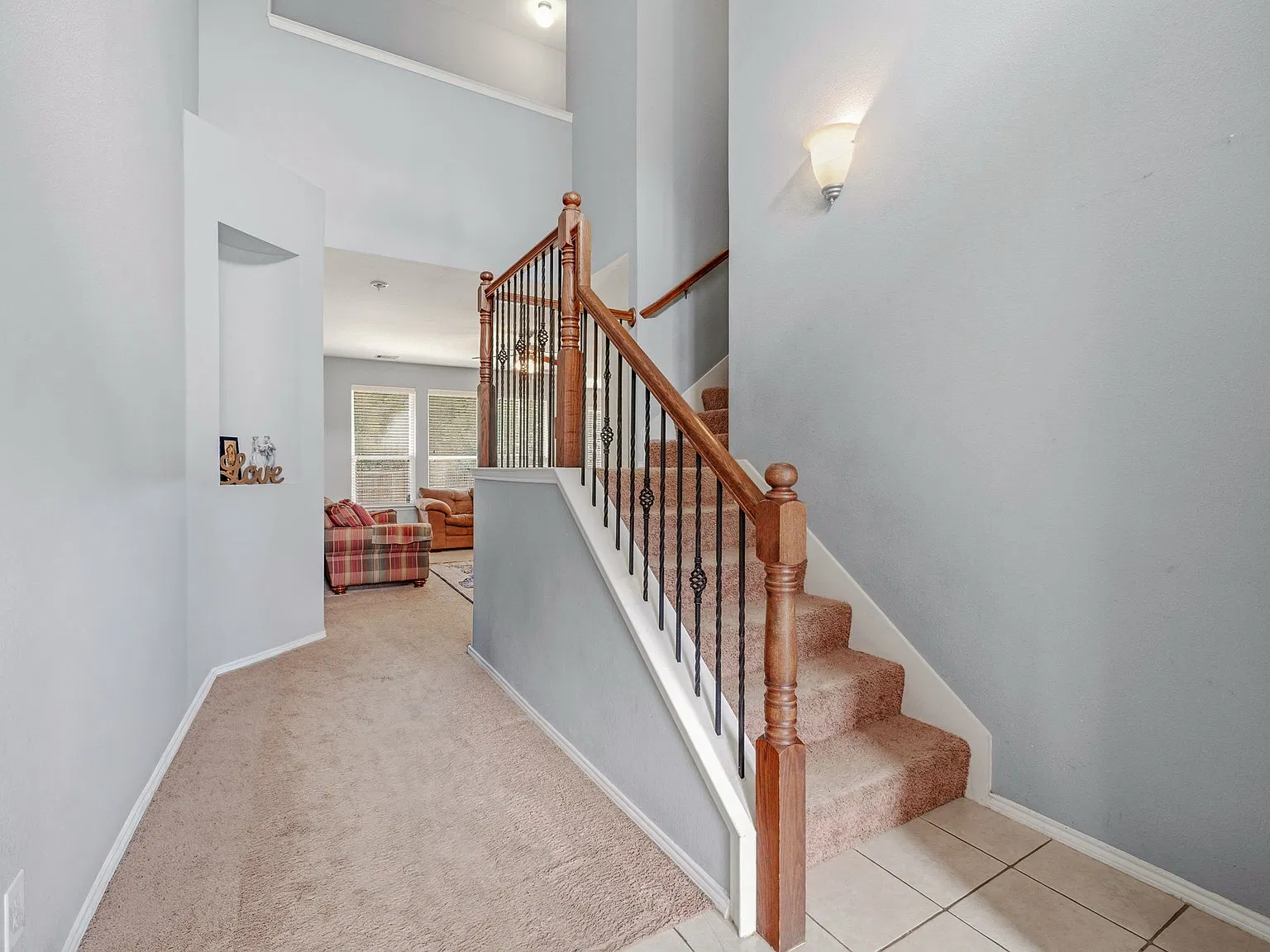 4 bed, 2356 sqft, $2,500 — Photo 2