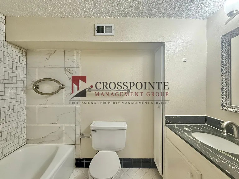 Broadway 707 Apartments — Photo 16