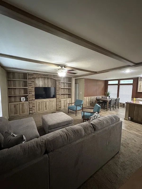 3 bed, 2.0 bath, 1350 sqft, $2,800 — Photo 2