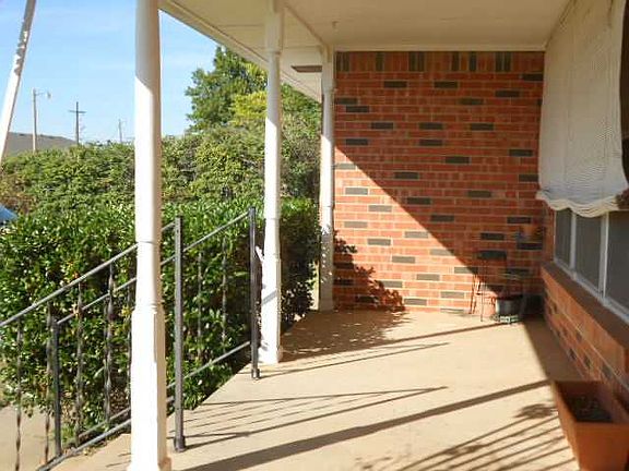 Front Porch/Entryway