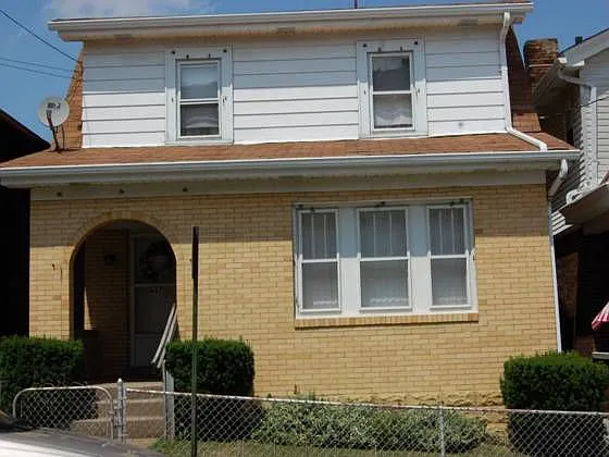 607 Margaret St photo 1
