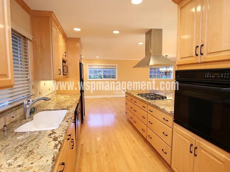 921 Monica Ln — Photo 6