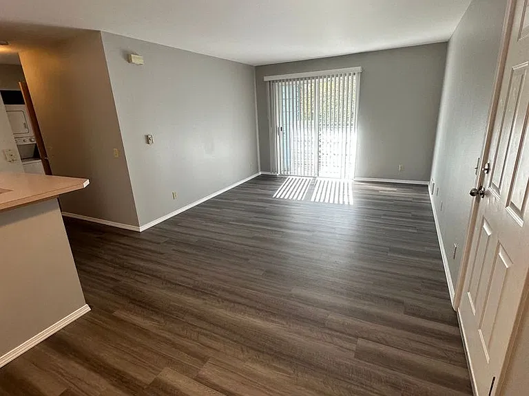 1302-1306 Birchwood Ave — Photo 3