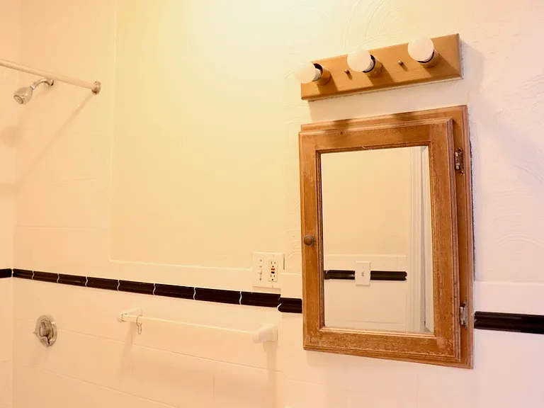 56 Queensberry St #9 — Photo 5