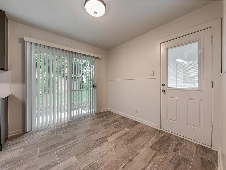 1113 Sycamore St — Photo 12