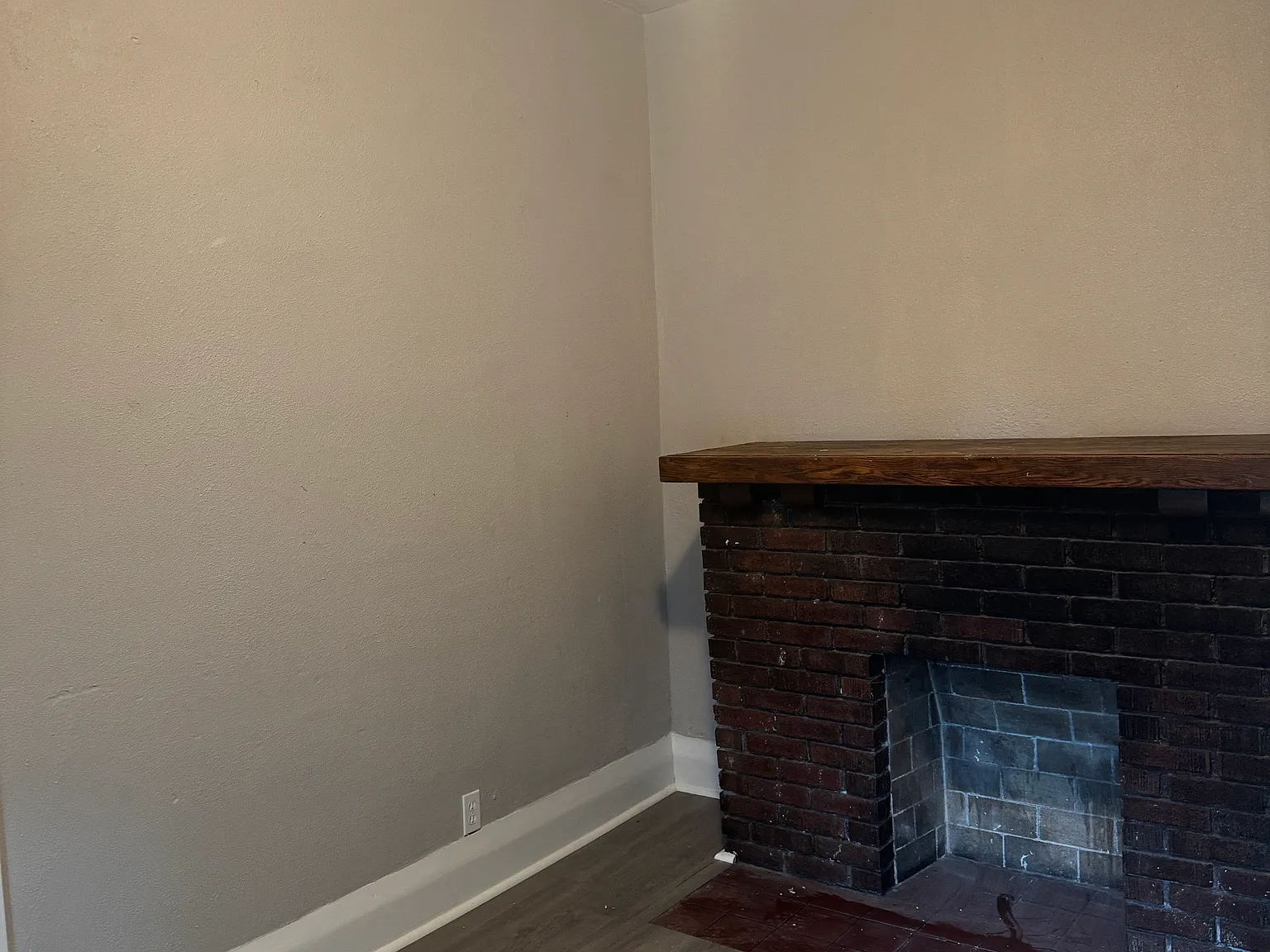 2726 Lawrence Ave — Photo 3