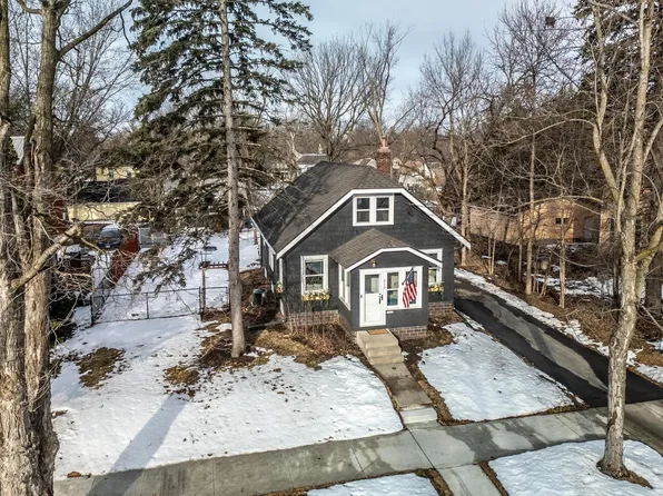 910 College St, Northfield, MN 55057