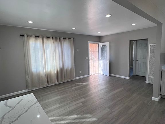 3rd image of 129-31 Oaklawn Ave