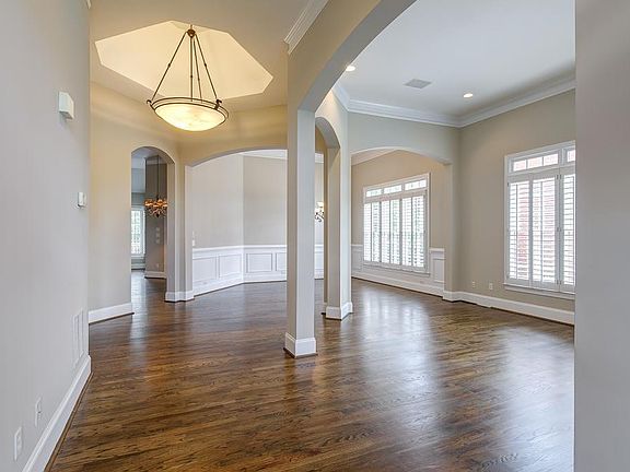 3rd image of 3270 Winthrop Cir