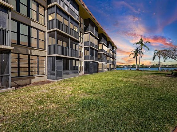 5th image of 19701 GULF BOULEVARD #105