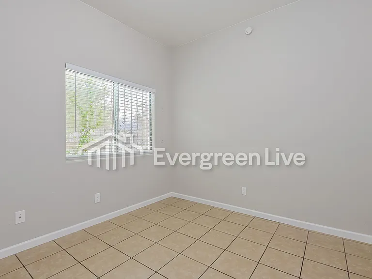 149 W Lee St — Photo 9