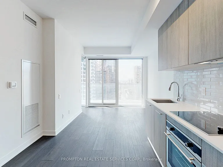3 Gloucester St #1010 — Photo 2