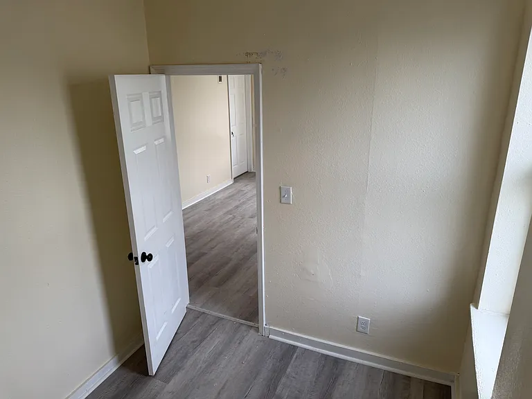 318 E Division St #2 — Photo 8
